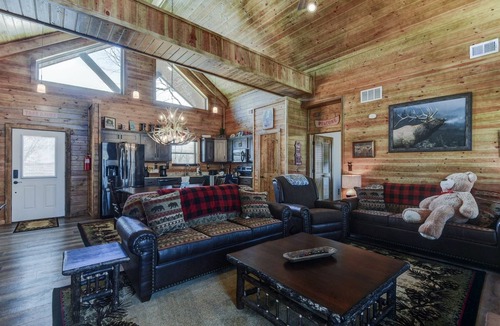 Branson Cedars Cabin | Fly Rod Lodge - Premium cabin | 2 Bed, 2 Bath