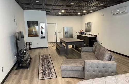Carlsbad Apartment | Food Truck Court BNB w/breakfast & pool table