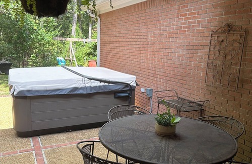 Woodland Hills Estates House | Foot ball game weekends and events