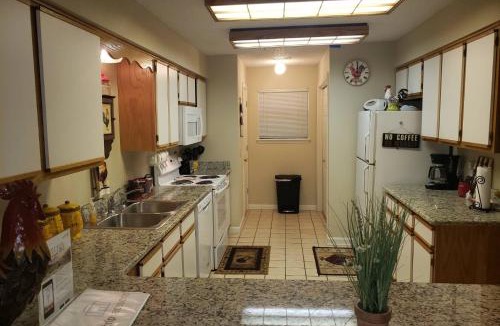 Branson House | Foothill's Luxury 2BDR Ground Floor Condo in 1000 Hill's