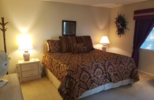 Branson House | Foothill's Luxury 2BDR Ground Floor Condo in 1000 Hill's