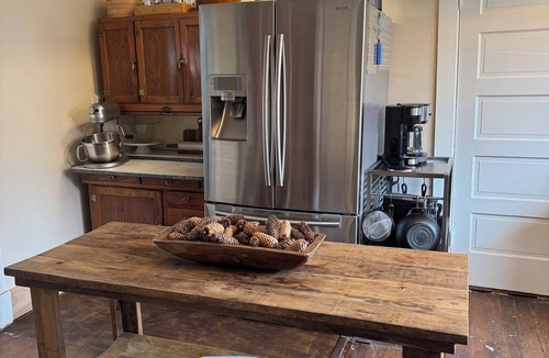 Wilmore House | Four+ bedroom historic house near campuses in Wilmore. Fragrance/mold-free