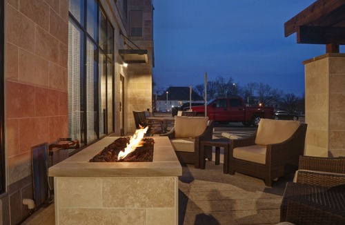 Overland Park Condo | Free Breakfast. Pool. Shared BBQ. Gym. Great Location! Near Overland Park Convention Center