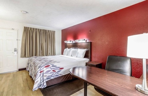 Allison Hotel | Free Breakfast & Pool Retreat | 3.6 mi to Historic District