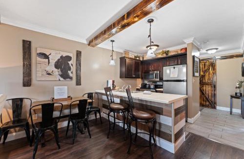 Notch Estates Apartment | Free Daily Silver Dollar City Tickets & other Branson attractions! Cozy Branson Condo, Lower level, WALK-IN