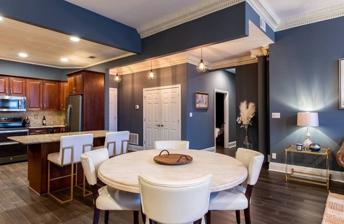 Downtown Louisville Condo | FREE Parking! Downtown Sophistication, Close to YUM and Convention Centers