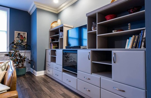 Downtown Louisville Condo | FREE Parking! Downtown Sophistication, Close to YUM and Convention Centers