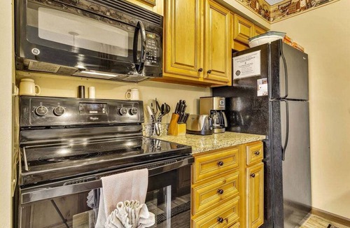 Indian Point Condo | Free SDC Tickets, Next door to Silver Dollar City, Fantastic Lake View