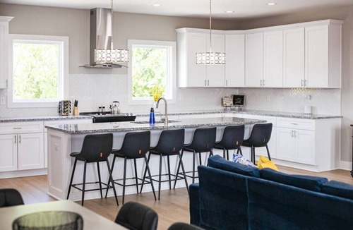 Buena Vista House | Friends in Skyline Places, 10 min to Broadway, Perfect for Groups!