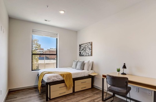 Downtown Lincoln Apartment | Frontdesk | 2 BR Apt by Cooper Park