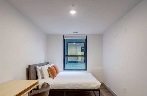 Downtown Lincoln Apartment | Frontdesk | 2 BR Apt near Historic Haymarket