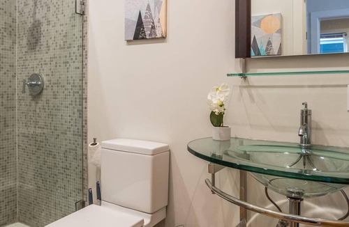 East Market District Apartment | Frontdesk | Peaceful 2BR Loft in Central NuLu