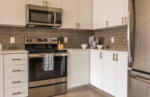 Butchertown Apartment | Frontdesk | Vibrant 1BR Apt in the City Center !