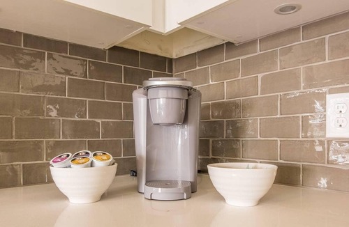 Butchertown Apartment | Frontdesk | Vibrant 1BR Apt in the City Center !