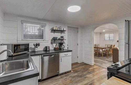 Provo House | FrontRunner Station, Provo Airport Close By!