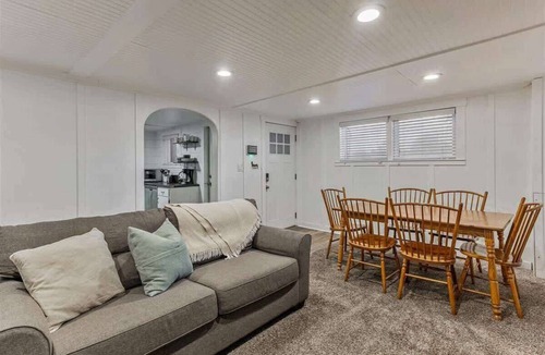 Provo House | FrontRunner Station, Provo Airport Close By!