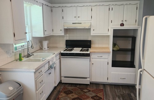 Raytown House | Full 3-bedroom house in Raytown. Easy 10 min drive to FIFA Kansas City Stadium.