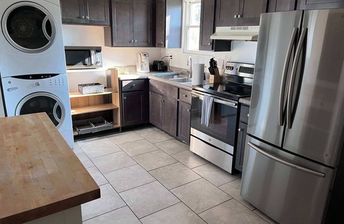 Buechel Condo | Fully Furnished Large Townhouse Near Bardstown Rd