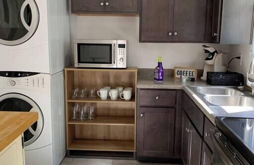 Buechel Condo | Fully Furnished Large Townhouse Near Bardstown Rd