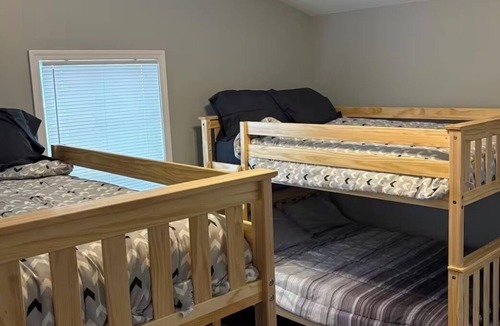 Shelby Park House | Fun & Modern 4 Bedroom Home near Downtown Airport Convention Center Ky Kingdom
