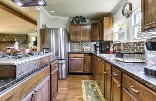 Knoxville House | Furnished Deck, Private Yard! Quaint Knoxville Gem