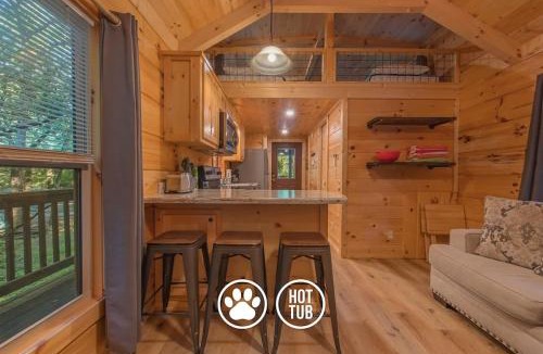 Lookout Valley Neighborhood Association House | Gabriele Cabin Rustic Retreat Near Downtown