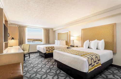 Downtown Louisville Hotel | Galt House Hotel Trademark Collection by Wyndham