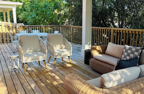Oxford House | Game day luxury; 1 mi to UM; 5 mins to sq; Spacious; Large porch + outdoor TV;