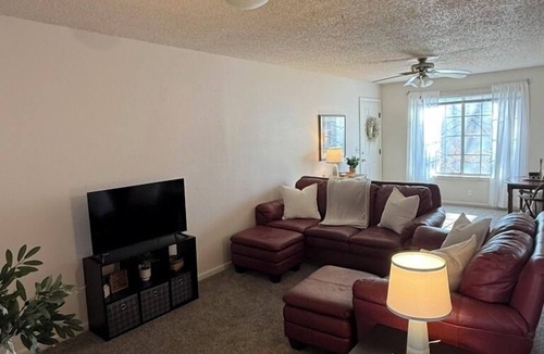 Manhattan Apartment | Game Day Stay! Walk to the stadium! - 3 Bed/1 Bath Apt