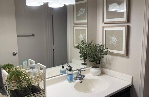Manhattan Apartment | Game Day Stay! Walk to the stadium! - 3 Bed/1 Bath Apt