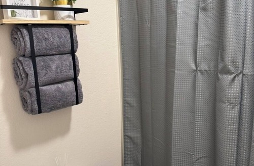 Manhattan Apartment | Game Day Stay! Walk to the stadium! - 3 Bed/1 Bath Apt