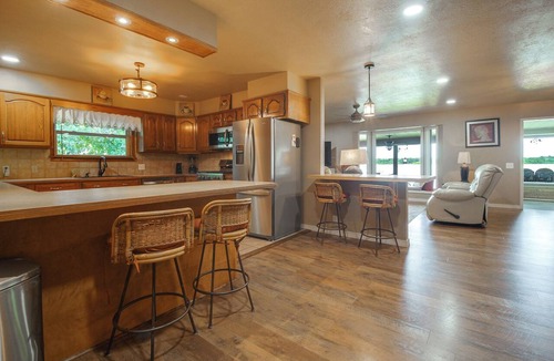 Grove House | Game Room, Fishing Cabin & Dock on Grand Lake!