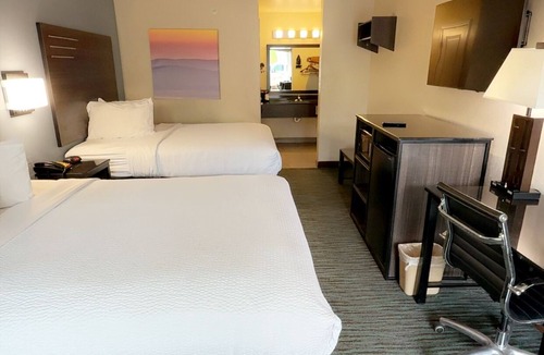 Capital View Hotel | Garden Inn and Suites Little Rock