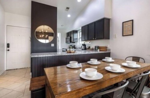 Branson Condo | Gated, Luxe Mid-Century Modern Condo| Walk to golf & pools!