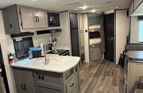 Woodbine RV Rental | Gated Luxury Glamping at Diamond Acres – Near Grove Marina & Cumberland Falls