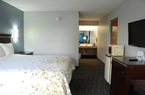 Clarksville Hotel | Gateway Inn