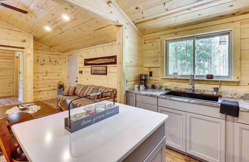 Athens Cabin | Gateway to Ouachita National Forest! Cozy Cabin