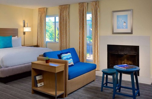 Flagstaff Hotel | Get Ready for Blissful Getaway! w/Outdoor Pool, Pet-Friendly, Near 18th Tee Box
