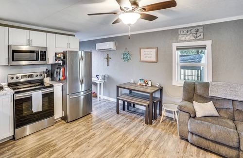 Gilbertsville House | Gilbertsville Hideaway: 1 Mi to Lake!