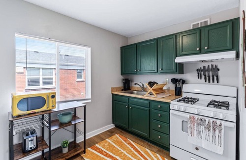 Audubon Apartment | Giraffe Oasis