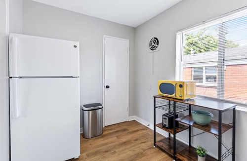 Audubon Apartment | Giraffe Oasis