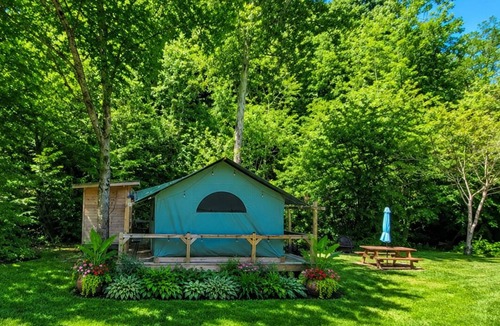 Del Rio RV Rental | Glamping Creekside w/Private Deck and Bath House