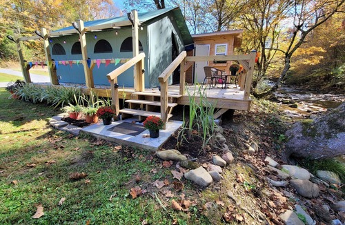Del Rio RV Rental | Glamping Creekside w/Private Deck and Bath House