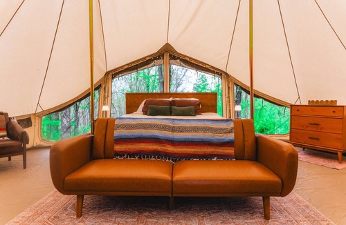Pineville RV Rental | Glamping Outside Bentonville Only Minutes to OZ Trails