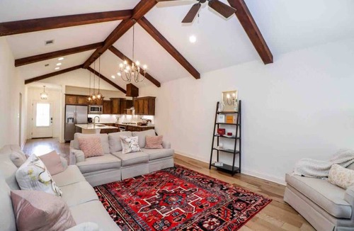 Oxford House | Glen Alden Cottage by Apex Short Term Stays