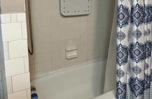 Springfield House | GLENCO PLACE - Easy access to I-44 and Hwy 65. SENIOR FRIENDLY!