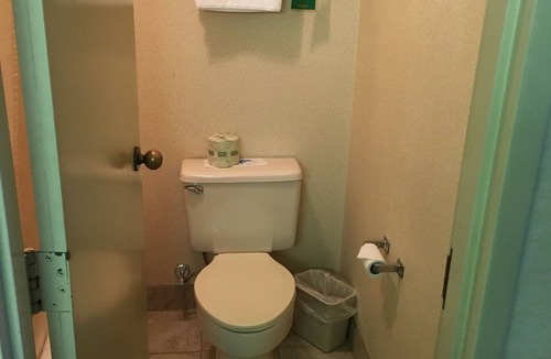 Radcliff Hotel | Gold Vault Inn