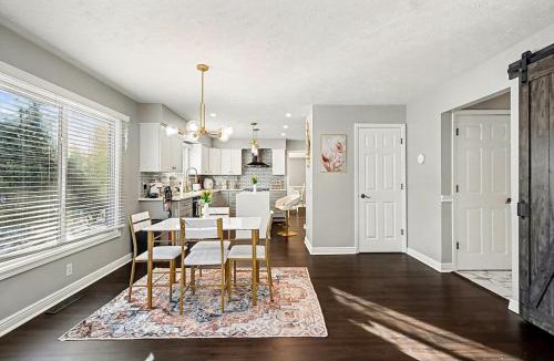 West Omaha Villa | Golden Haven Stylish 5BR Modern Home 4 Baths