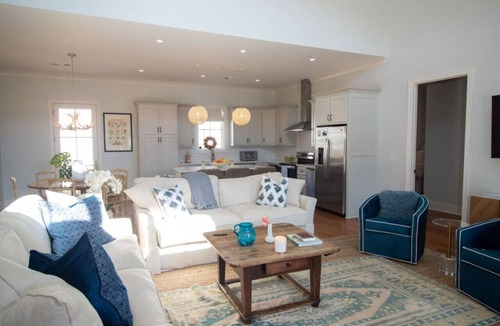 Oxford House | Golf Cottage at Country Club