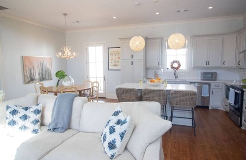 Oxford House | Golf Cottage at Country Club